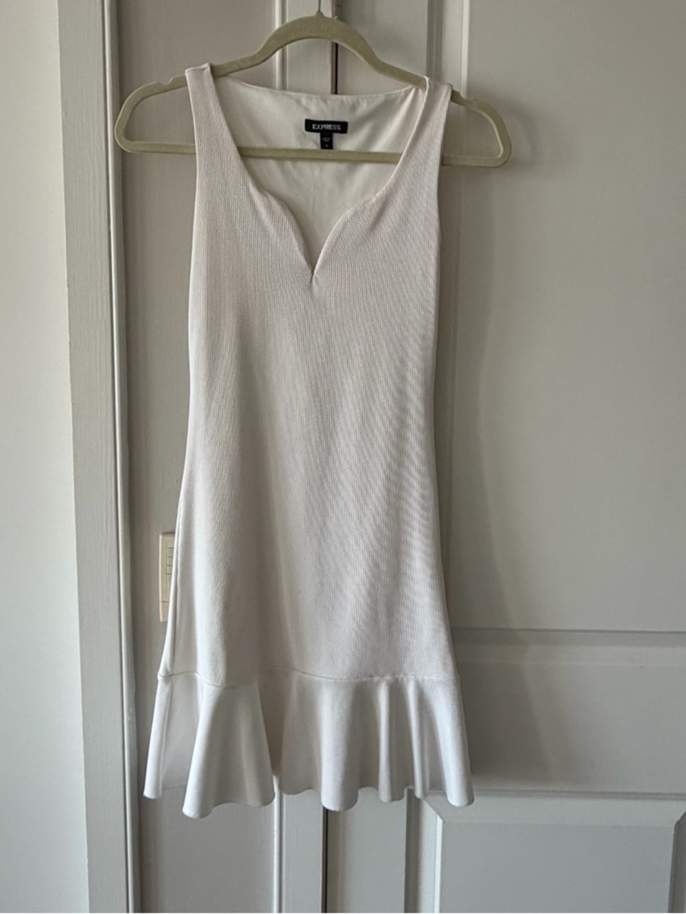 XS Express White Sleeveless V-Notch Flounce Hem Dress